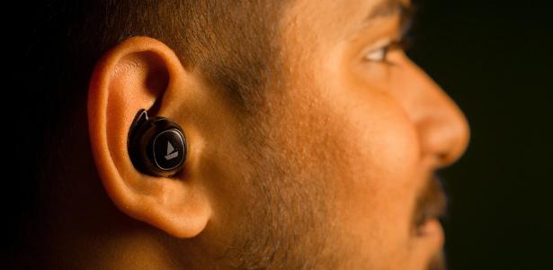 How does the sound get from the cell phone to the wireless headphones?