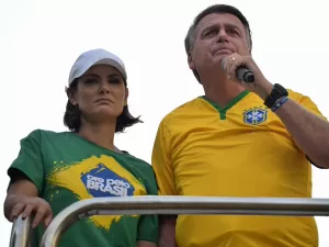 Governo é condenado a pagar indenização ao casal Bolsonaro no caso dos móveis 'desaparecidos'