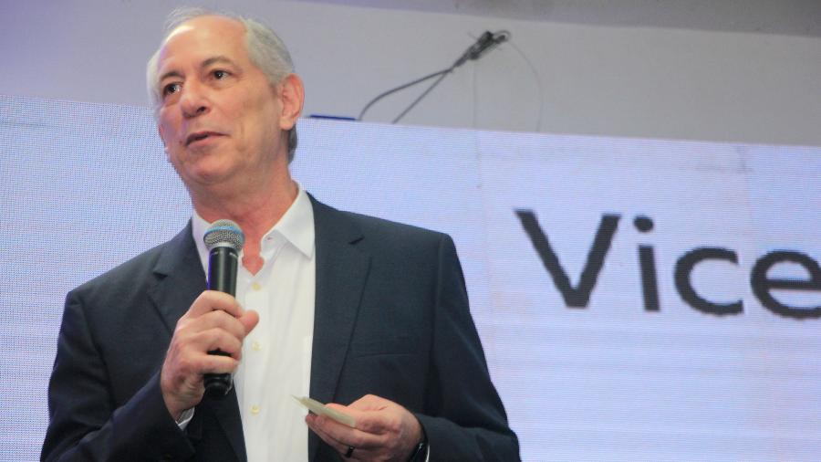 Ciro Gomes durante palestra em Maceió