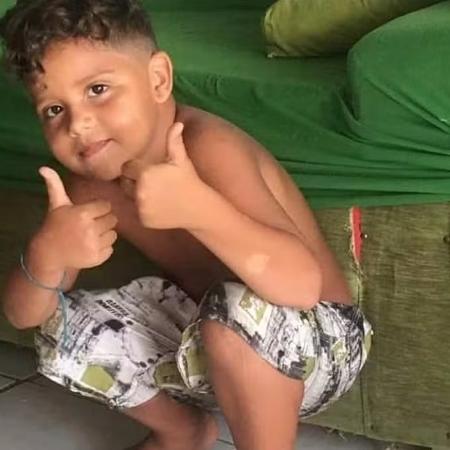 Tomás, de 10 anos, estava brincando em uma praça quando foi eletrocutado - Reprodução