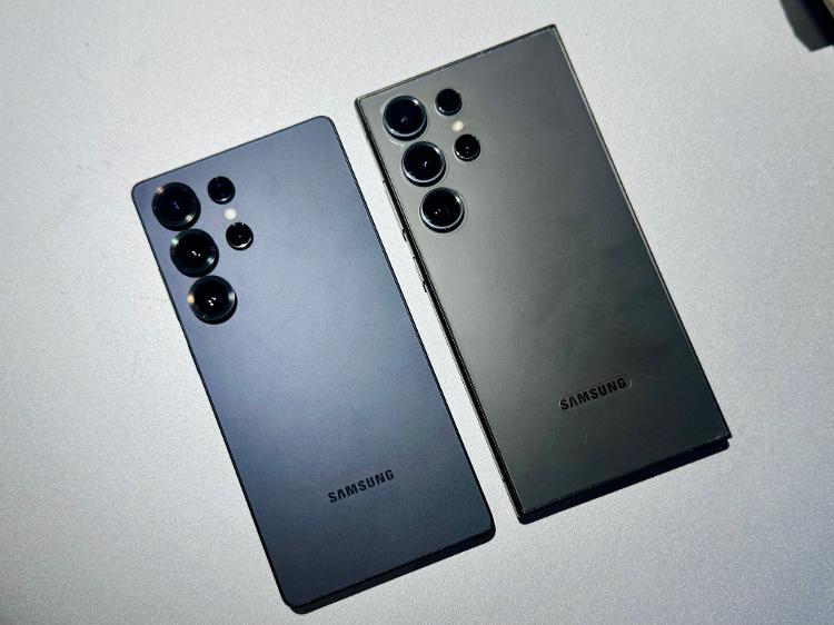 Galaxy S25 Ultra (esq.) e S24 Ultra (dir.) Galaxy S25 Ultra (esq.) e S24 Ultra (dir.)