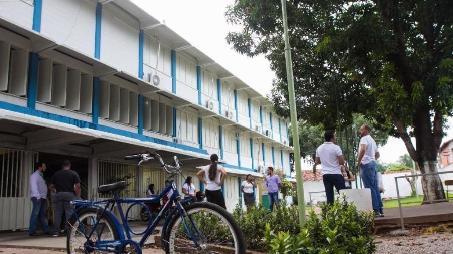 Adolescente é agredida por usar guia de orixá em escola de MT, diz família