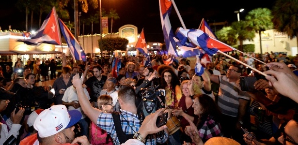 Cubanos celebram em Miami (EUA) morte de Fidel Castro - Gustavo Caballero/Getty Images/AFP