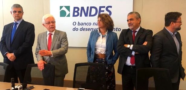 28.jul.2017 - Reunião na sede do BNDES, com o ministro Moreira Franco (ao centro), do PMDB-RJ, para definir os detalhes do empréstimo - Hanrrikson de Andrade/UOL