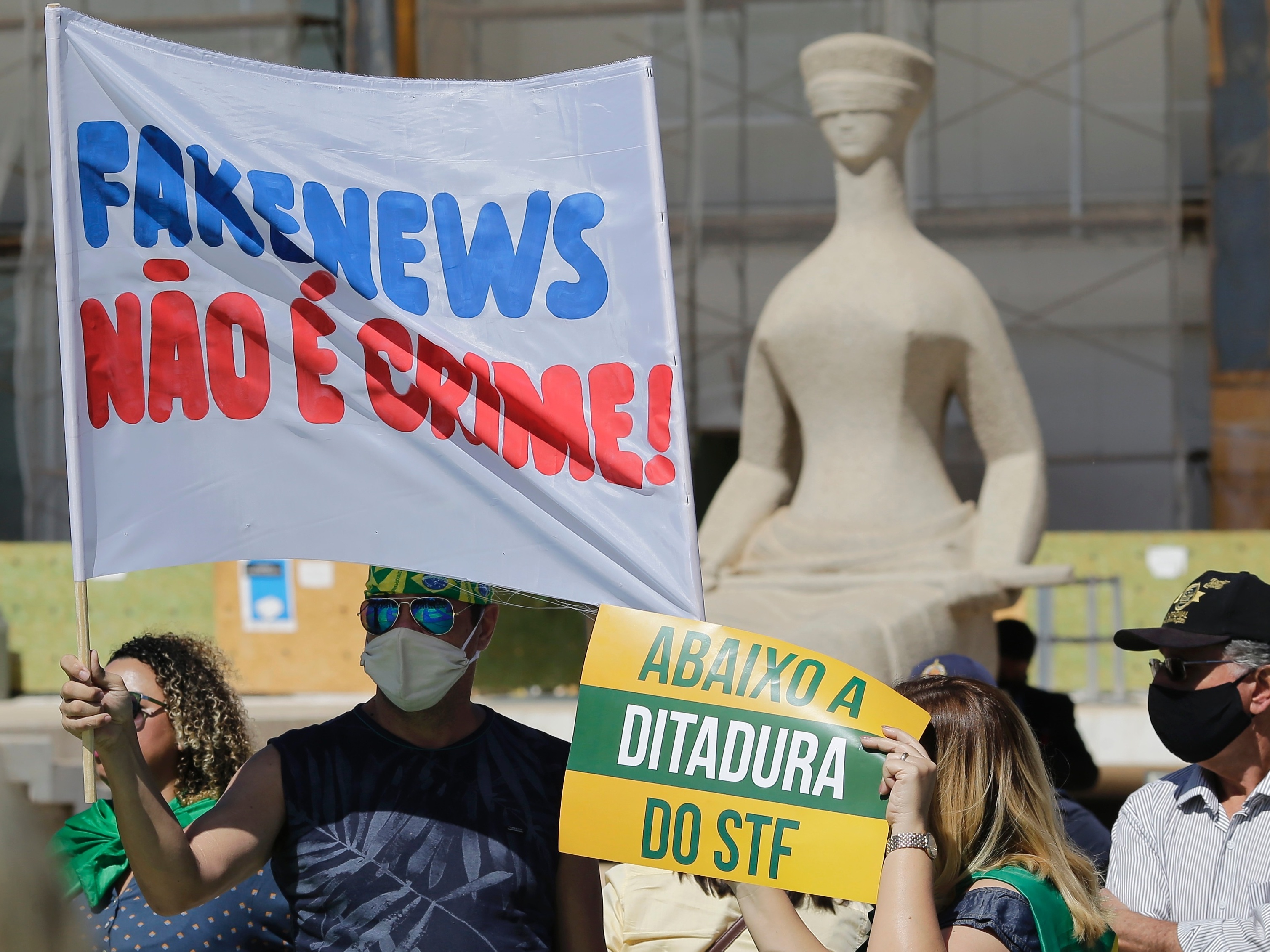 Band vai à Justiça contra youtubers bolsonaristas por fake news