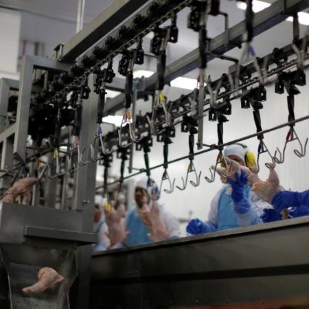 Procuradores do trabalho afirmam que o surto afetou 40% dos funcionários da fábrica - Por Ana Mano