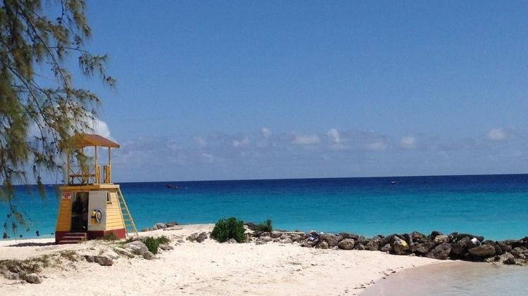 O sol nunca some por muito tempo em Barbados - BBC - BBC