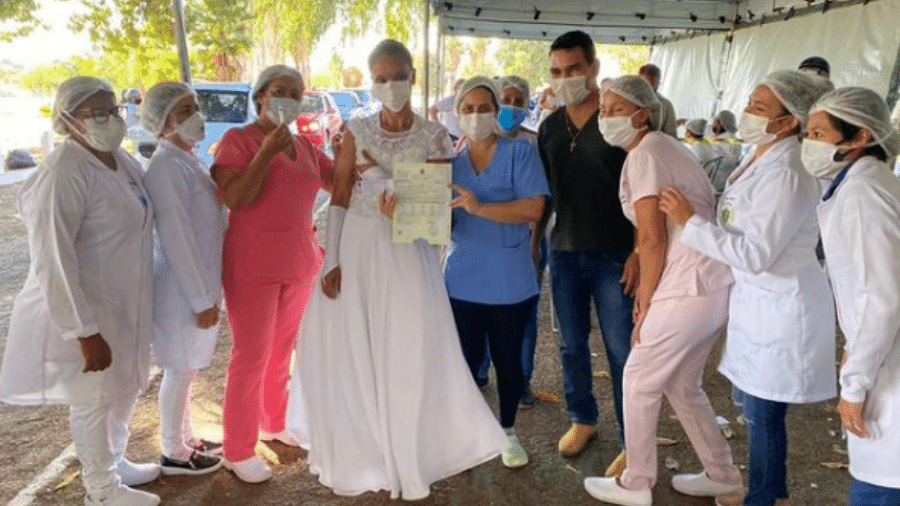 Noiva saiu do casamento para posto de vacinação em Goianésia - Reprodução/Instagram