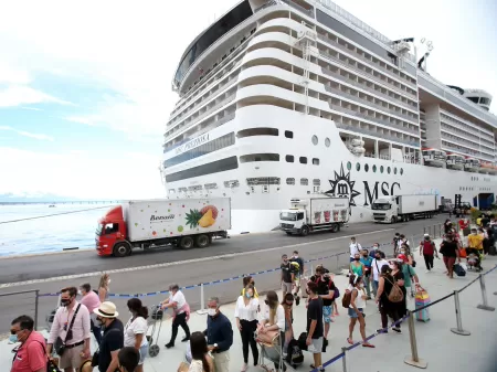Com 33 casos de COVID-19, cruzeiro interrompe viagem no Rio de Janeiro -  Nacional - Estado de Minas
