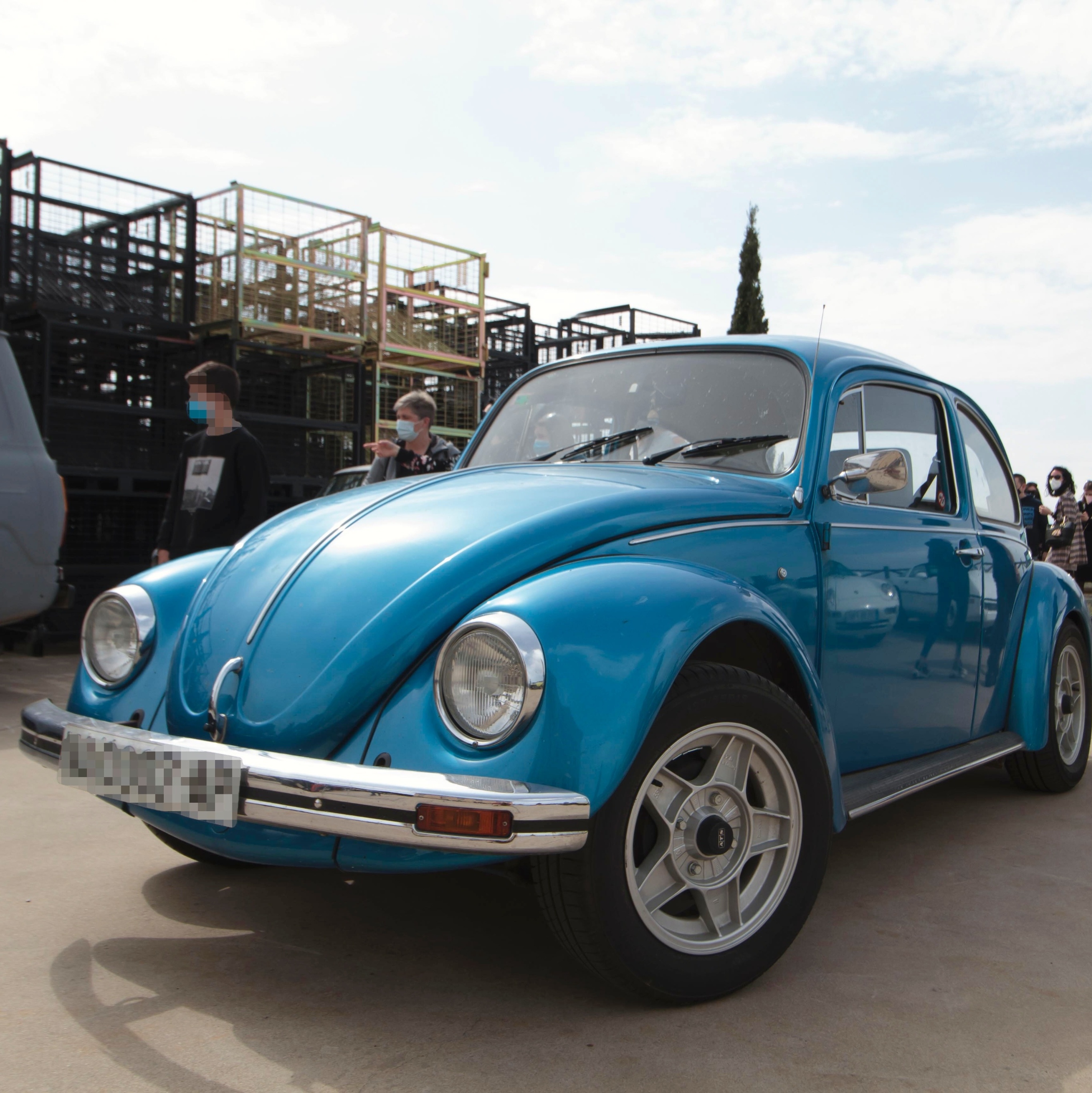 Conheça a história do mineiro que mora dentro de um fusca - Gerais - Estado  de Minas