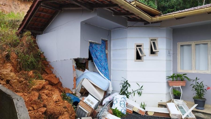 Casa em Timbó (SC) atingida pela chuva