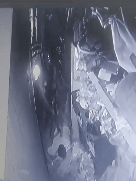 Suspeito persegue 'Marlon Alemão' dentro de restaurante no RJ 