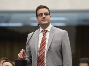 Juiz condena União por 'demora' de Moraes em desbloquear perfil de ex-deputado do Paraná