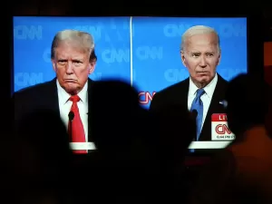 Trump e Biden trocam ofensas e ameaças em debate tenso nos EUA