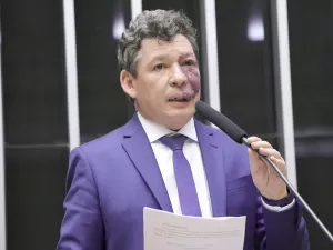 Talvez erramos ao não regular propaganda de bets, diz deputado do PT