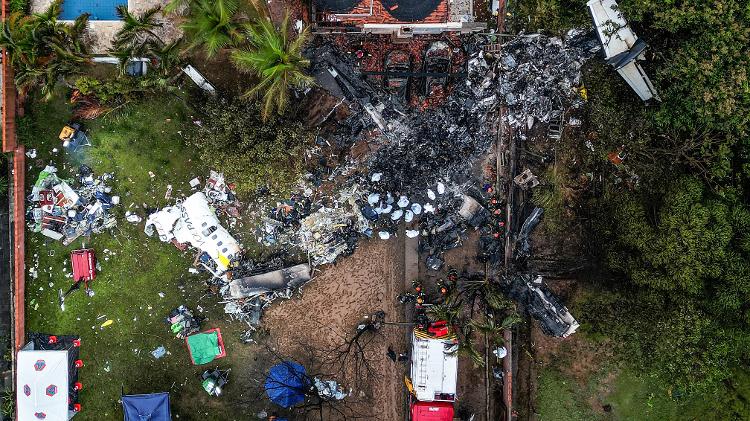 Imagens aéreas mostram local da queda de avião 15 dias após acidente