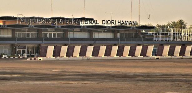 Ataque armado ao maior aeroporto do Níger deixa ao menos 35 mortos
