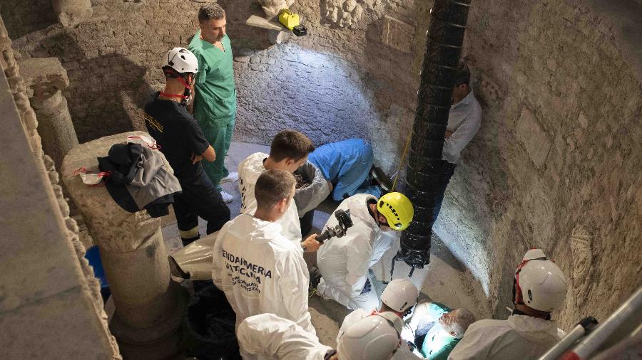 Especialistas forenses extraíram ossos de dois ossários dentro das paredes do Vaticano - Vatican Media