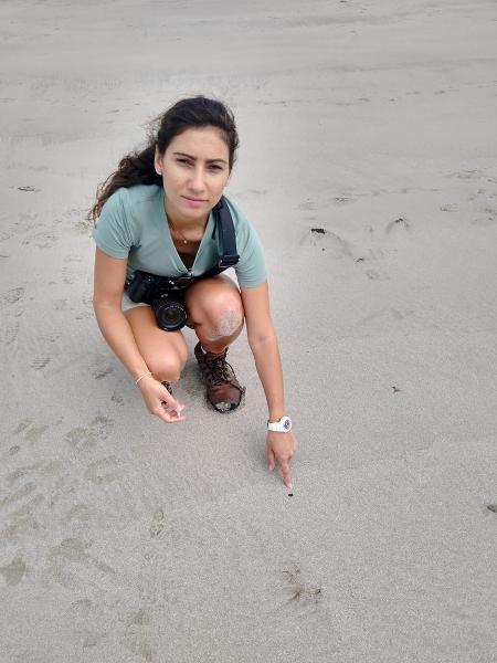 A fotógrafa Bruna Veloso vê contaminação de óleo em praia no Nordeste - Arquivo pessoal