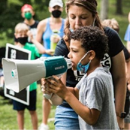 Garoto de 8 anos organizou o seu próprio protesto no Missouri (EUA) - Reprodução/cnn.com