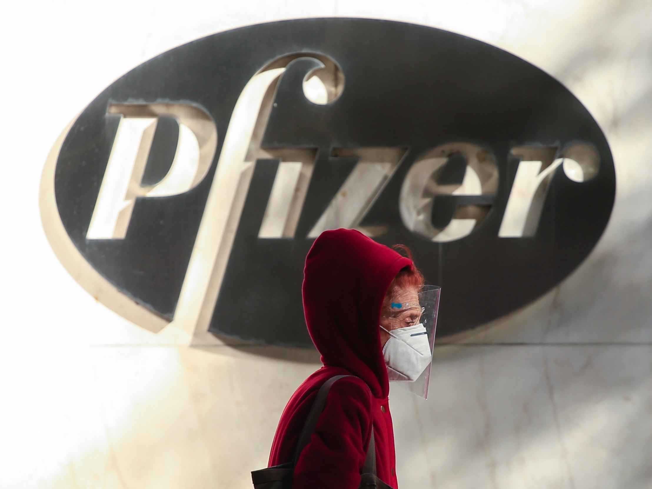 Covid-19 deverá ser endêmica, prevê produtora de vacina da Pfizer