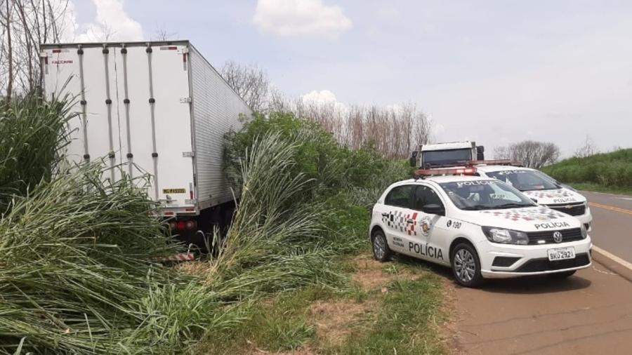 Caminhão furou blitz em Limeira (SP) e foi abandonado em Santa Bárbara d"Oeste (SP) - Polícia Rodoviária/Divulgação