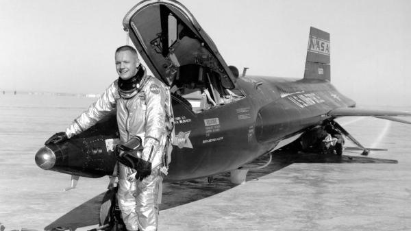 Primeiro homem a pisar na Lua, Neil Armstrong foi um dos 12 pilotos do North American X-15 - Smithsonian Institution - Smithsonian Institution