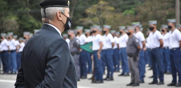 Deputados militares defendem PMs em manifestação, o que é proibido - Vimarsana News