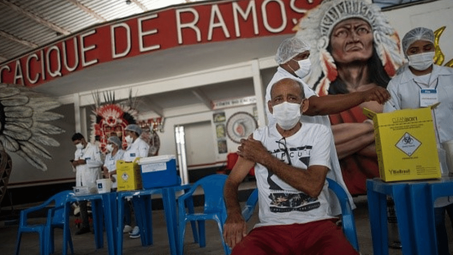 Embora a vacinação contra a covid-19 tenha avançado bastante, cerca de um terço da população brasileira segue desprotegida - Getty Images
