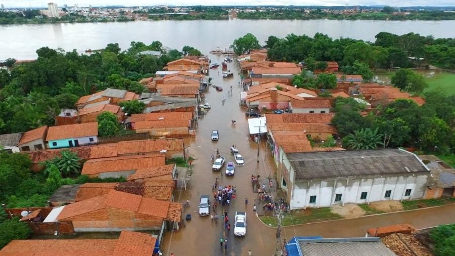 Em São Miguel do Tocantins rio subiu, invadiu casas e desabrigou famílias - Prefeitura de São Miguel do Tocantins