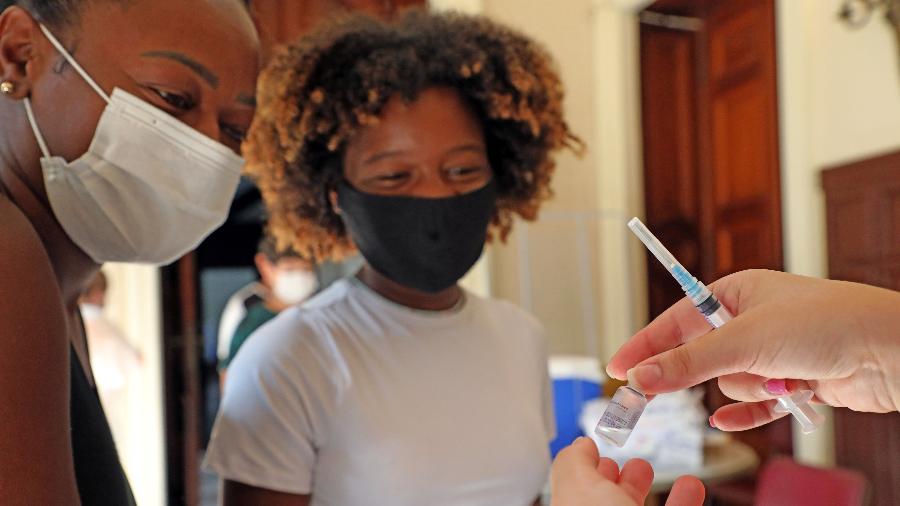 Brasil conta com mais de 165,3 milhões de habitantes com vacinação completa contra a covid-19 - Fabio Motta / Prefeitura do Rio
