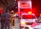 SP: Caminhão entala no túnel Ayrton Senna e local é interditado - Reprodução/TV Record