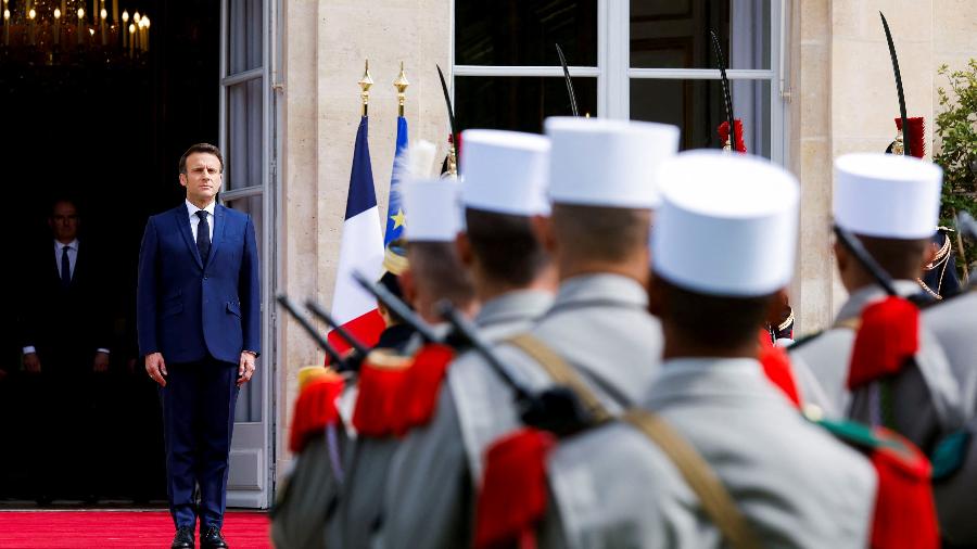 07.mai.22 - O presidente francês Macron durante sua cerimônia de posse para um segundo mandato como presidente, no Palácio do Eliseu, em Paris, França - GONZALO FUENTES/REUTERS