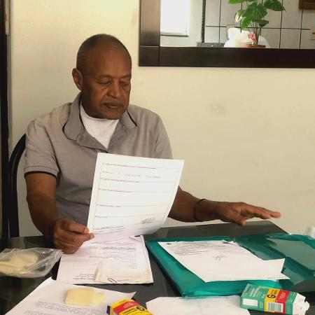 Diagnosticado com um câncer na garganta, seu Carlos precisou retirar a laringe no ano passado - Arquivo Pessoal - Arquivo Pessoal