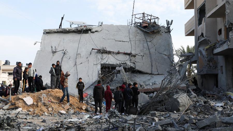 Israel bombardeia Gaza e maior hospital em funcionamento fica sob cerco