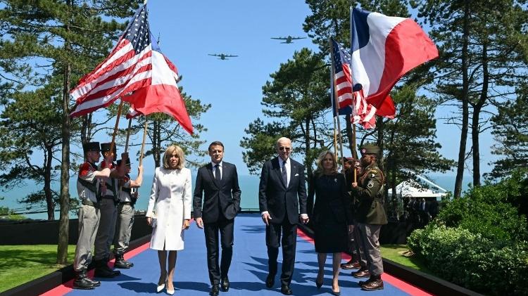 Joe Biden e Emmanuel Macron participam de cerimônia que marca o 80º aniversário do desembarque dos Aliados do "Dia D" da Segunda Guerra Mundial na Normandia, no Cemitério e Memorial Americano da Normandia em Colleville-sur-Mer, na França