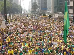 Veja imagens aéreas gravadas por drone do ato bolsonarista na Paulista