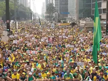 Veja imagens aéreas gravadas por drone do ato bolsonarista na Paulista