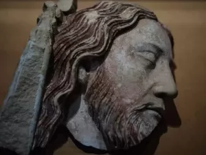 Achado excepcional de 'cabeça de Cristo' rouba cena antes da reabertura de Notre-Dame