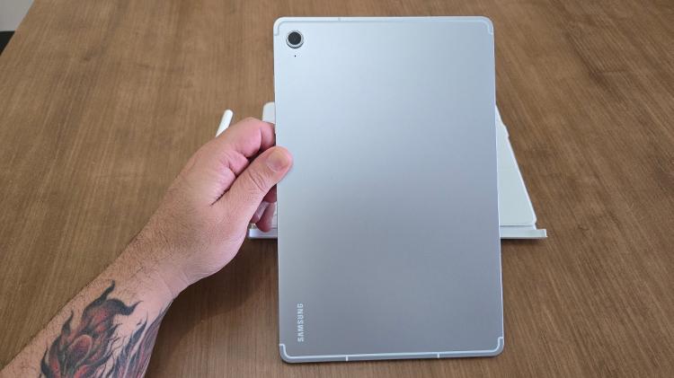 O Galaxy Tab S10 FE é um bom aparelho para tarefas do dia a dia, como estudar, assistir a vídeos e trabalhar O Galaxy Tab S10 FE é um bom aparelho para tarefas do dia a dia, como estudar, assistir a vídeos e trabalhar