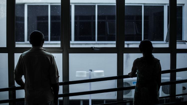 Casal expulso de sua casa por integrantes de facções criminosas no Ceará, que dominaram bairro periférico - (Jarbas Oliveira/Folhapress -14.ago.2018)