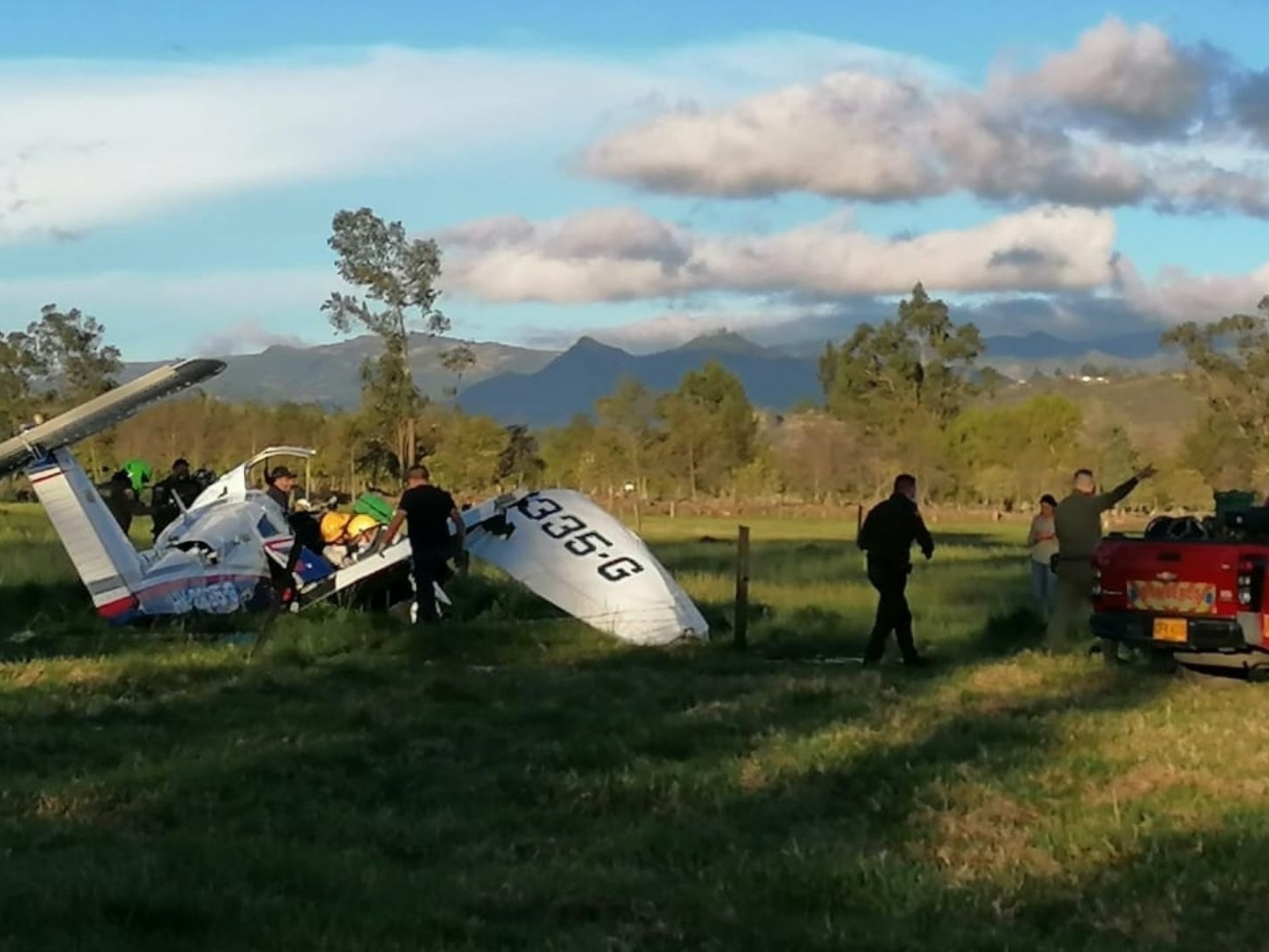Bebê salvo pela mãe é único sobrevivente de queda de avião na Colômbia 