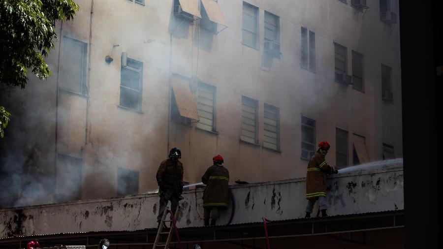 27 out. 2020 - Incêndio atinge Hospital Federal de Bonsucesso, na zona norte do Rio de Janeiro - Beatriz Orle/Futura Press/Estadão Conteúdo