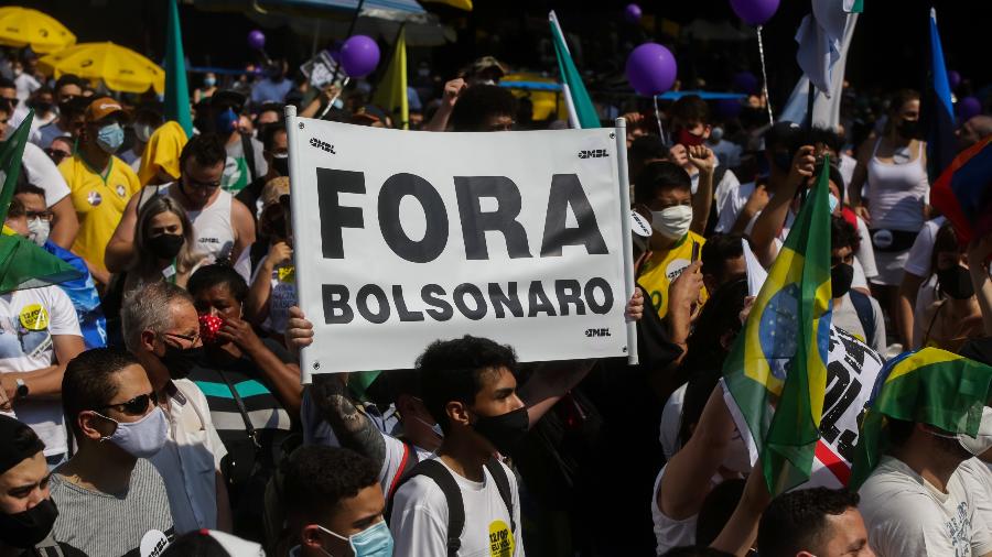 Manifestantes participam de protesto pedindo o impeachment do presidente Jair Bolsonaro, na Avenida Paulista, em São Paulo, em 12 de setembro de 202 - ALICE VERGUEIRO/ESTADÃO CONTEÚDO