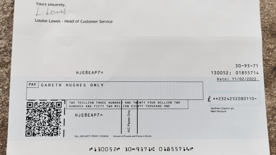 Homem publicou foto de cheque trilionário no Twitter e recebeu resposta da empresa. - Reprodução/Twitter