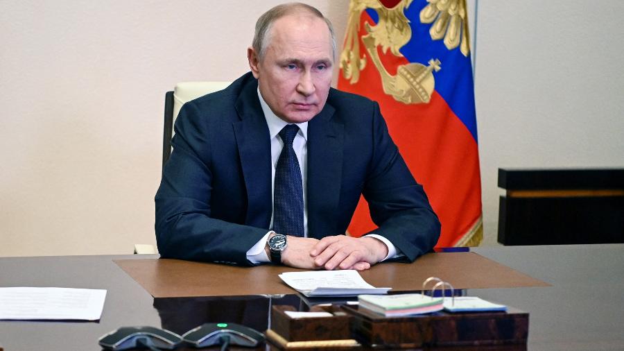 O presidente russo, Vladimir Putin, preside uma reunião com membros do Conselho de Segurança por teleconferência na residência do estado Novo-Ogaryovo, nos arredores de Moscou, Rússia, em 3 de março de 2022.  - Andrey Gorshkov/Sputnik/AFP