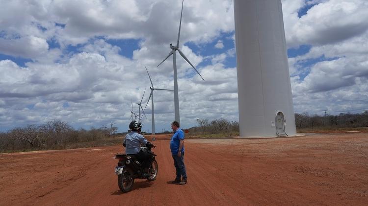 Seguranças vigiam 24 horas os parques eólicos no Rio Grande do Norte
