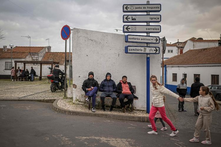 Imigrantes asiáticos em Sao Teotonio, Portugal