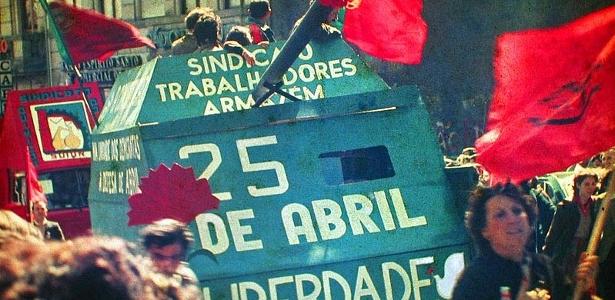 Sem Lula, Brasil comemora derrota do fascismo na revolução dos cravos