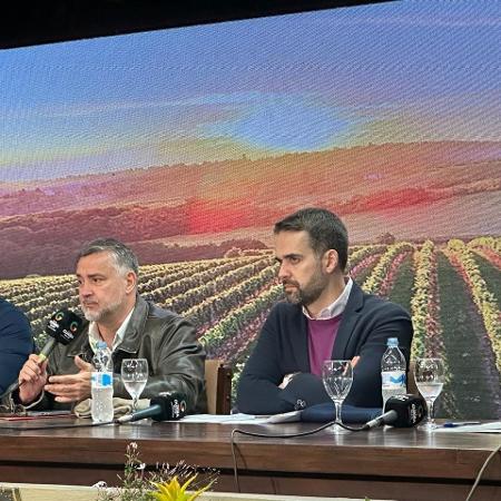 Paulo Pimenta e Eduardo Leite em fórum na Expointer